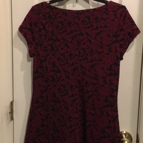NWT Lily Rose Textured Dress Burgundy/Black Sz L - Picture 4 of 6